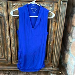 international concepts: blue sleeveless blouse: size medium